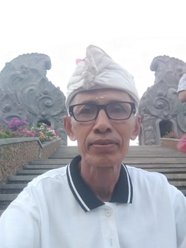 I Nyoman Duduk Penabuh Senior Selonding Desa Bugbug